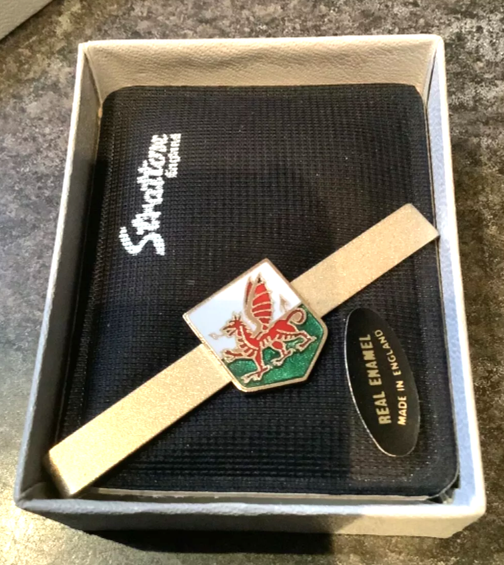 Vintage Stratton England Welsh Dragon enamel tie clip gold tone