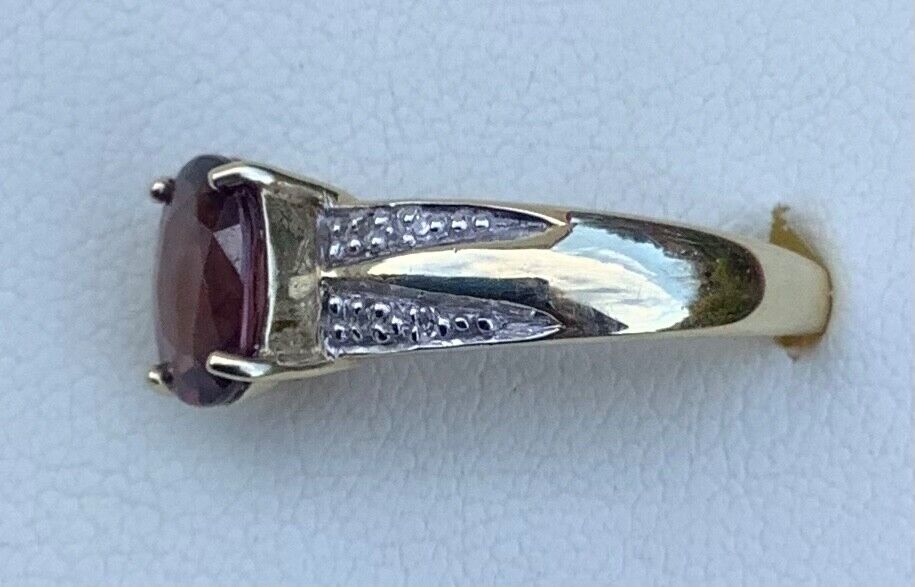 9ct burgundy gemstone diamond rind size N yellow gold hallmarked