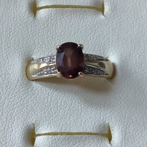 9ct burgundy gemstone diamond rind size N yellow gold hallmarked