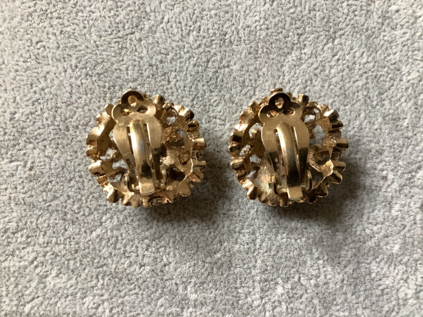 Vintage domes flower cluster gold tone multicolour crystal clip on earrings