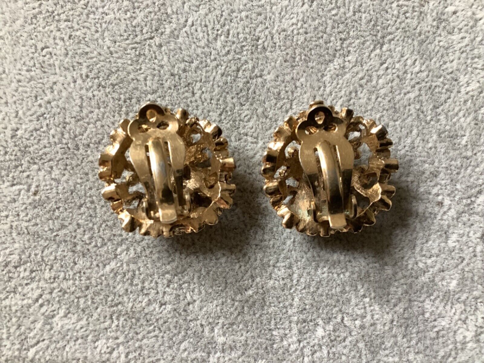 Vintage domes flower cluster gold tone multicolour crystal clip on earrings