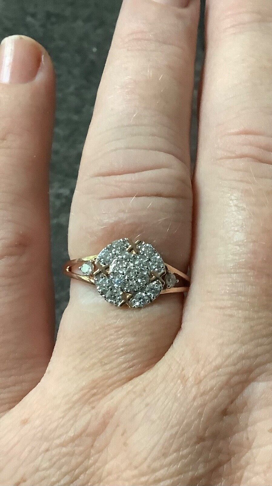 9ct rose gold Diamond cluster circle ring with gold kisses size P1/2