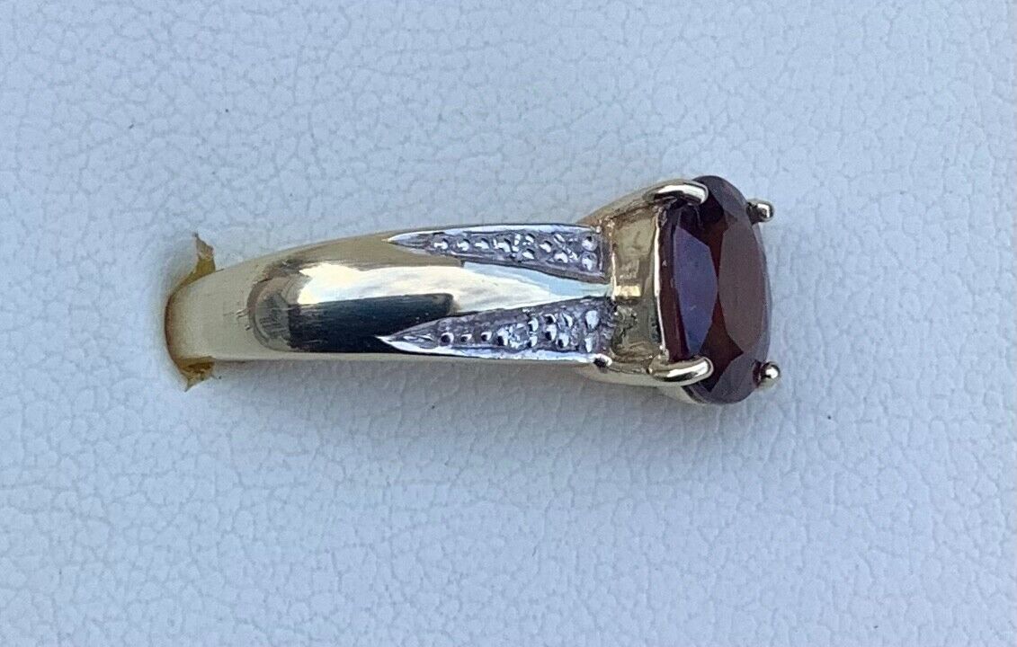 9ct burgundy gemstone diamond rind size N yellow gold hallmarked