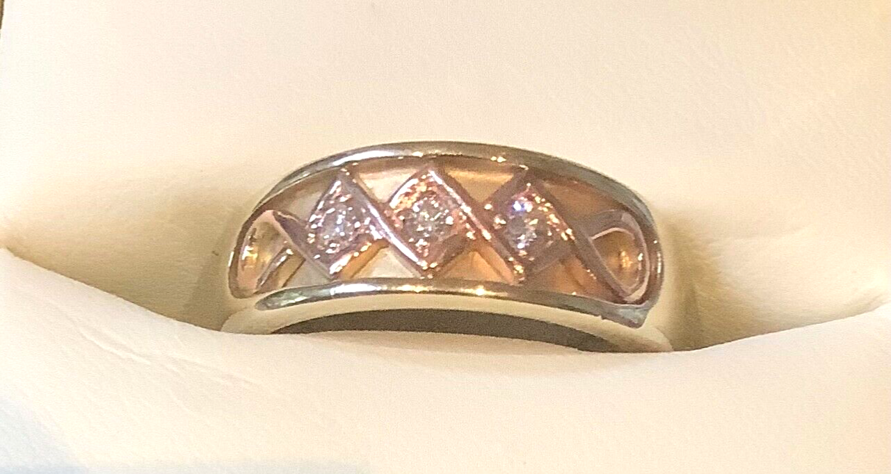 Clogau 9ct Queen Elizabeth Anniversary 3 Diamond ring size O yellow & rose gold