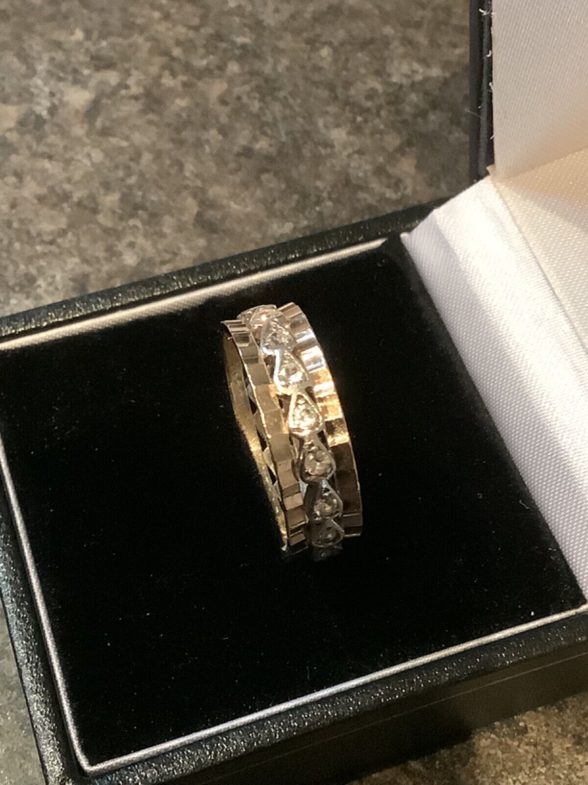 Vintage 9ct diamond-cut clear stone full eternity ring size O