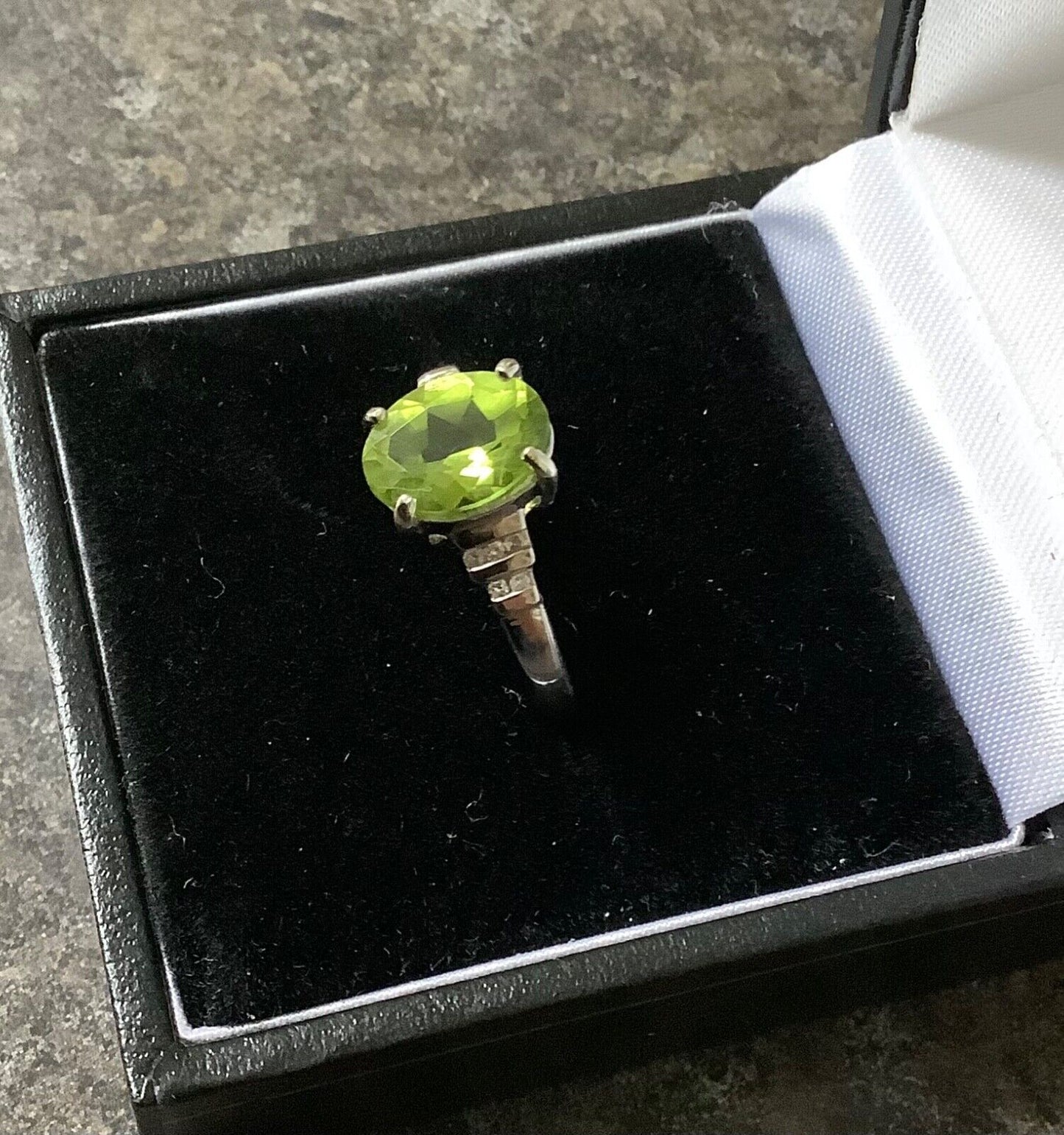 9ct peridot and diamond ring size N white gold hallmarked