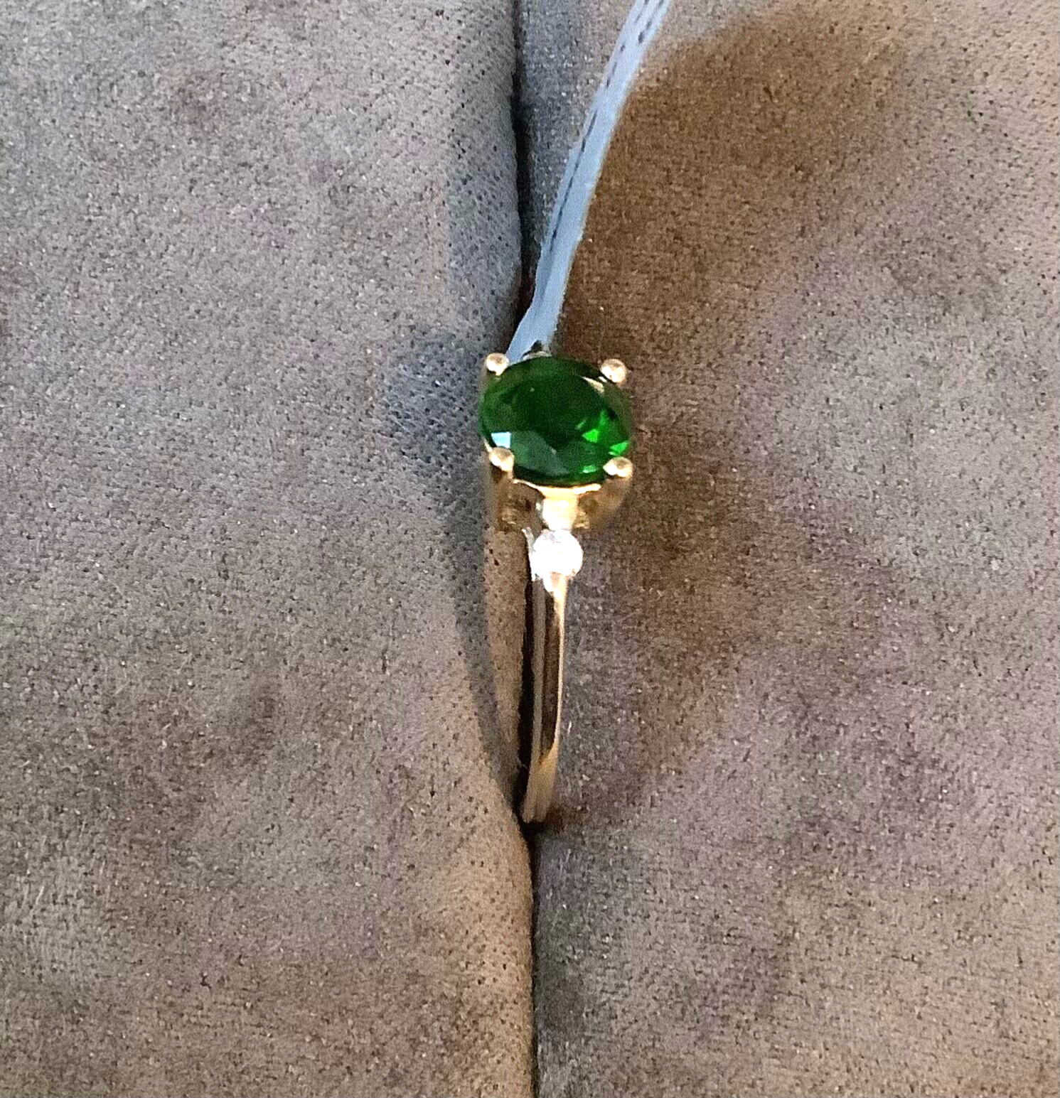 9ct chrome diopside and clear stone ring size N1/2 yellow gold