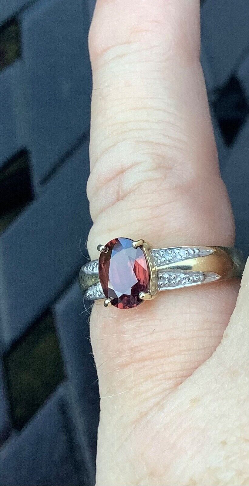 9ct burgundy gemstone diamond rind size N yellow gold hallmarked