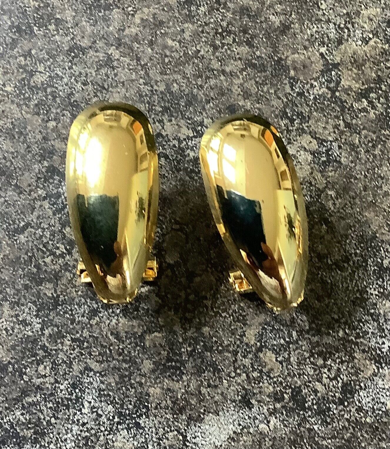 10 x gold tone dome earrings for pierced ears 2.2cm