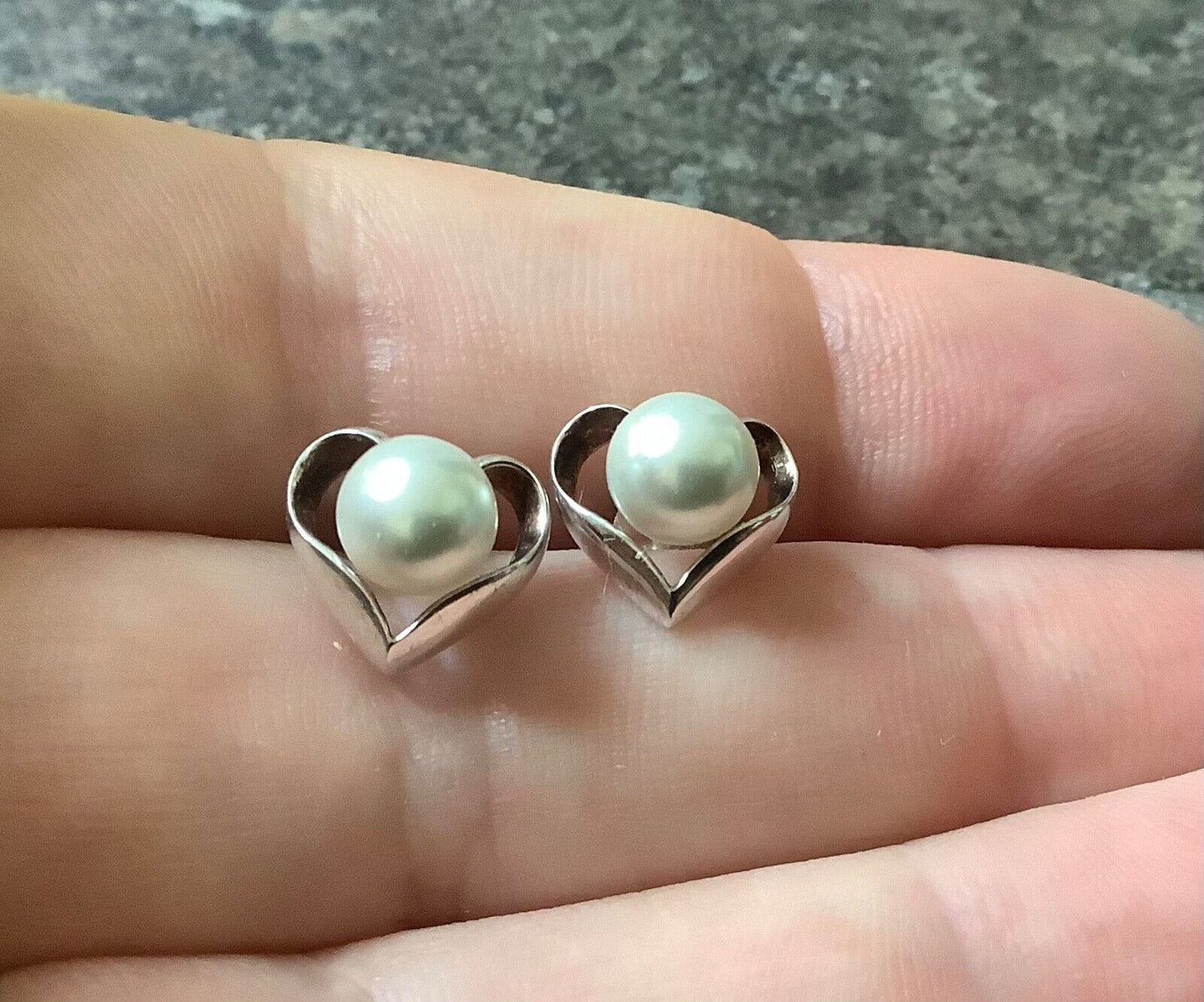 925 Silver and pearl heart stud earrings