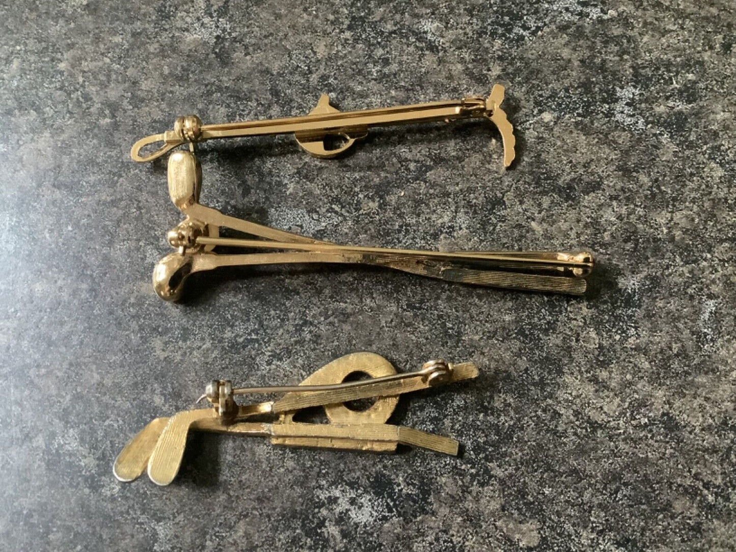 3 gold tone brooches faux pearl and 19th hole golf clubs plus horse and crop