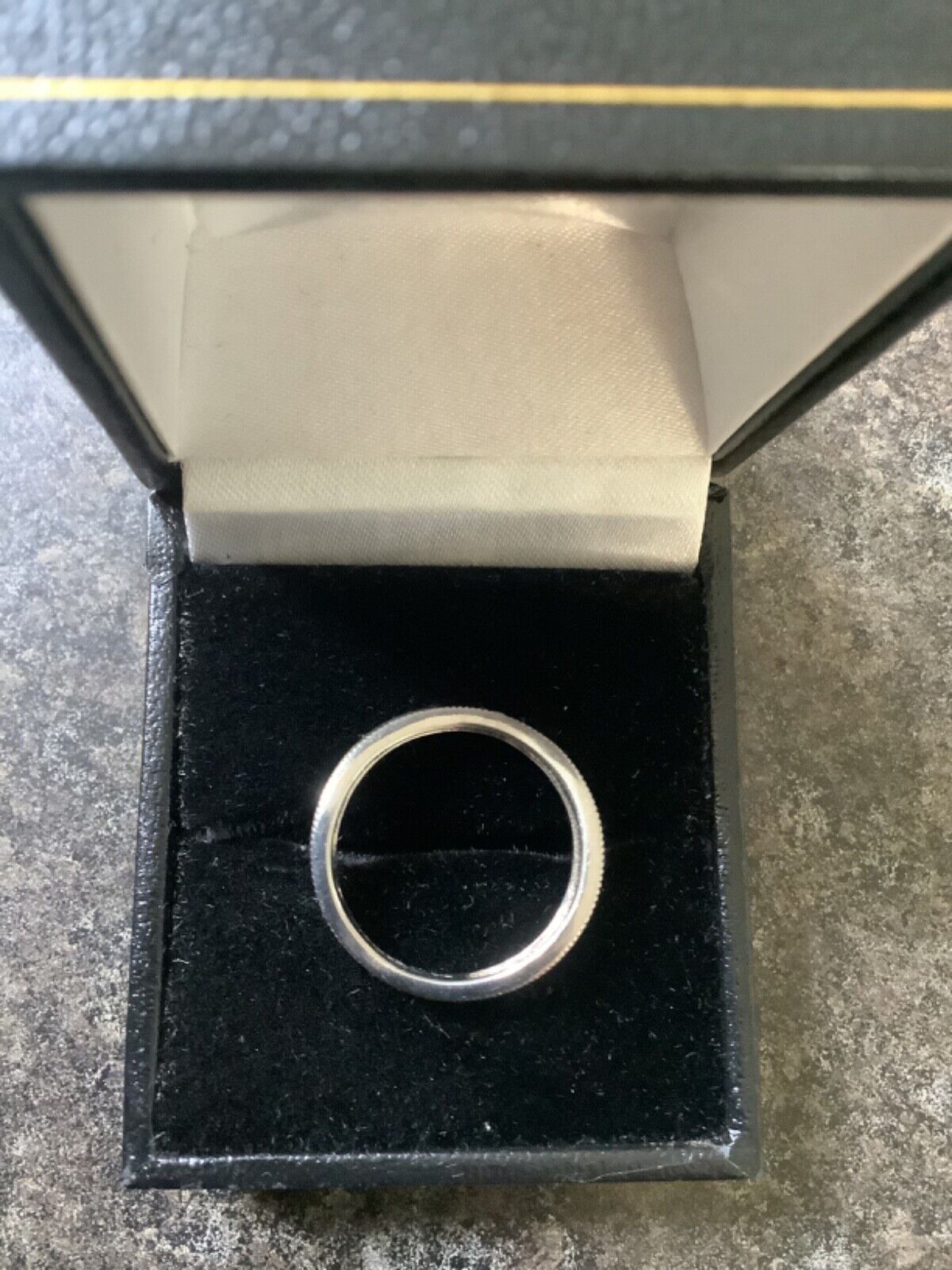 9ct white gold natural diamond wave band ring size M1/2