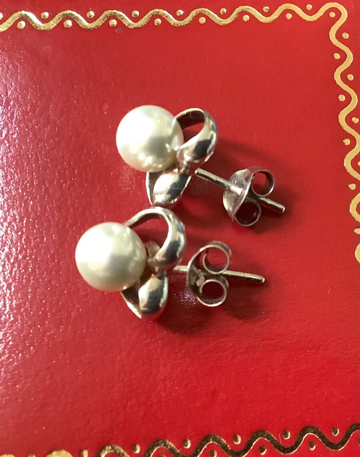 925 Silver and pearl heart stud earrings