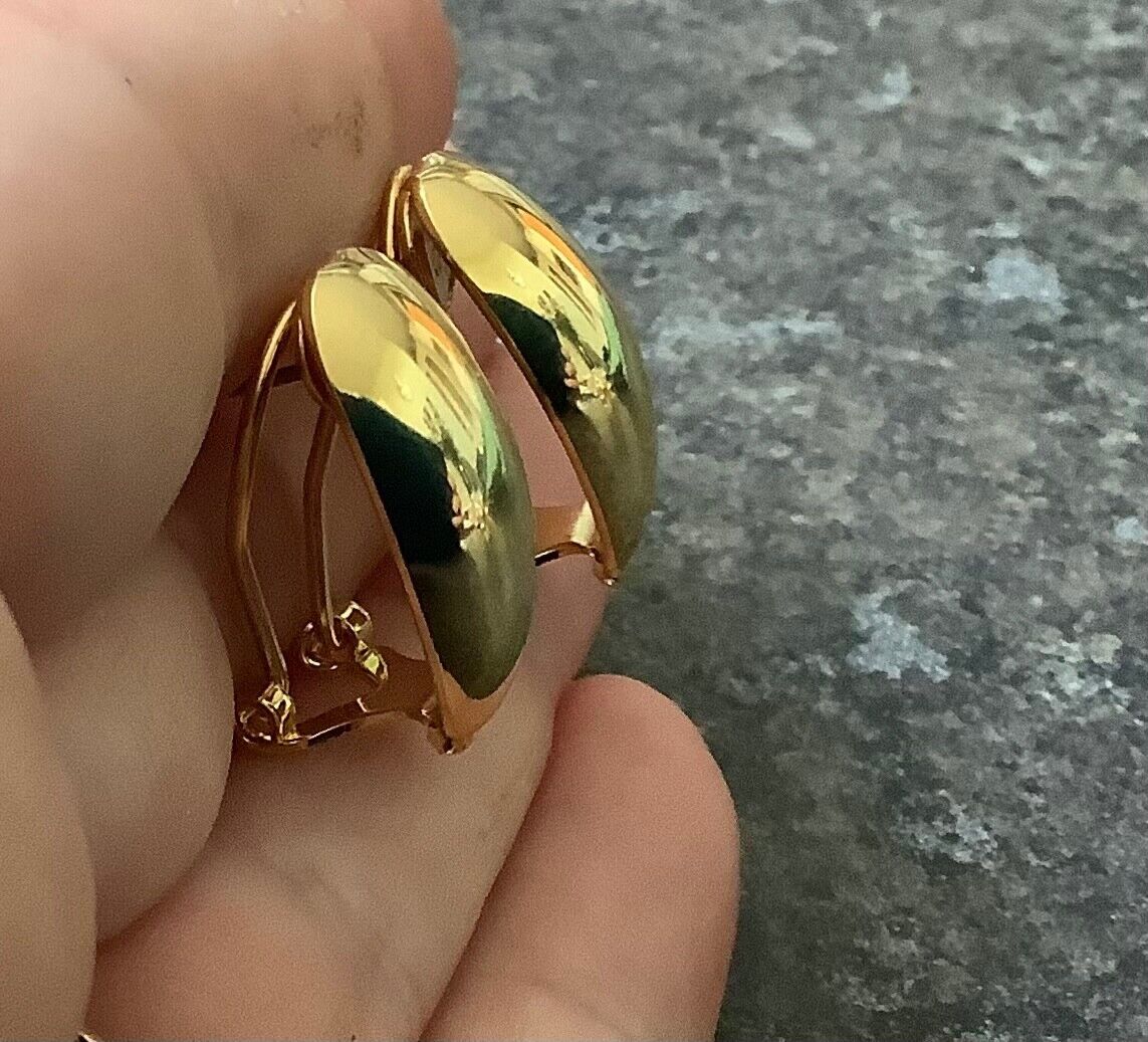 10 x gold tone dome earrings for pierced ears 2.2cm