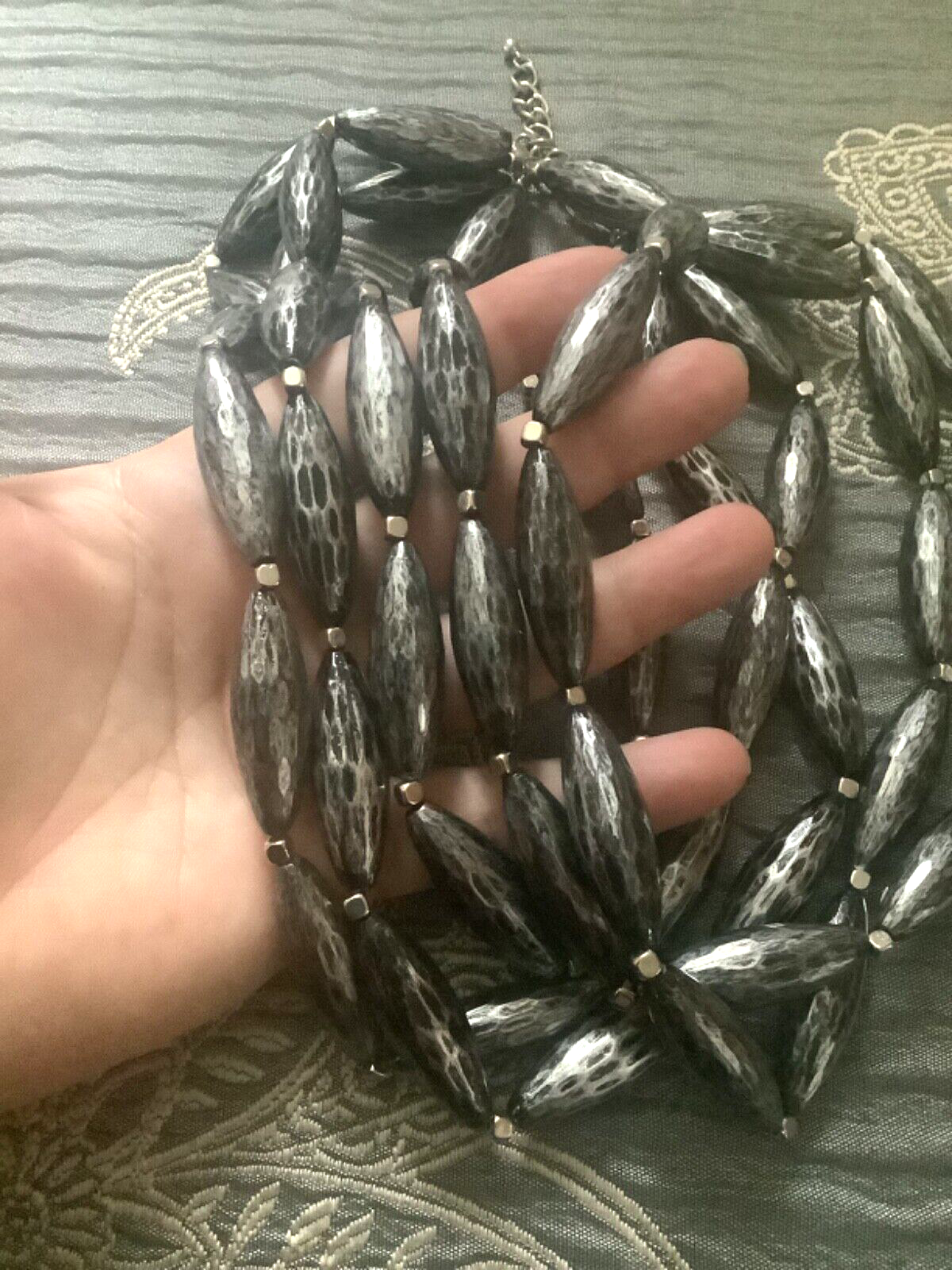 Silver and black multi strand chunky lozenge barrel bead necklace 18-21”