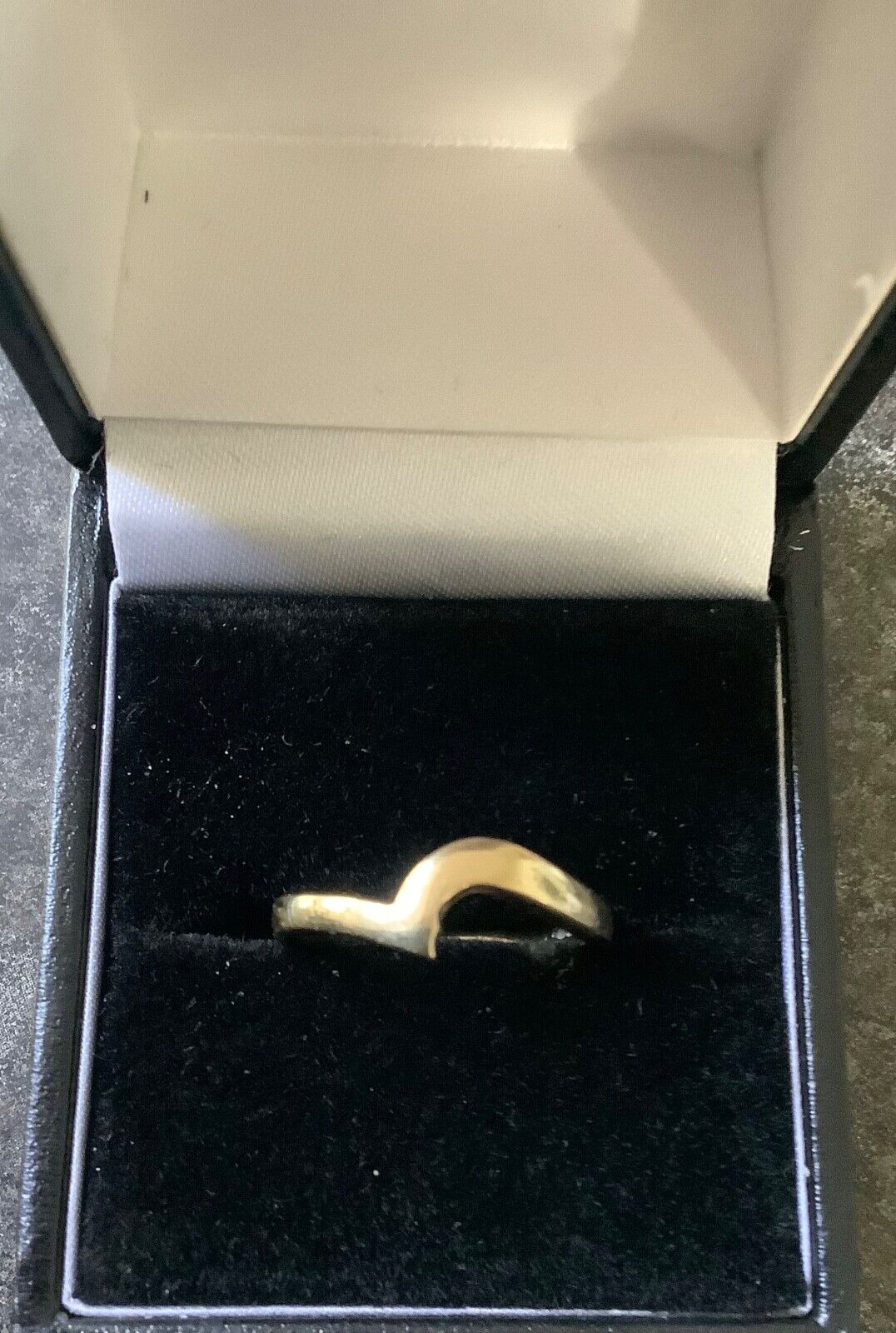 9ct diamond 0.25ct solitaire engagement ring & 9ct wedding ring J1/2 y. gold set