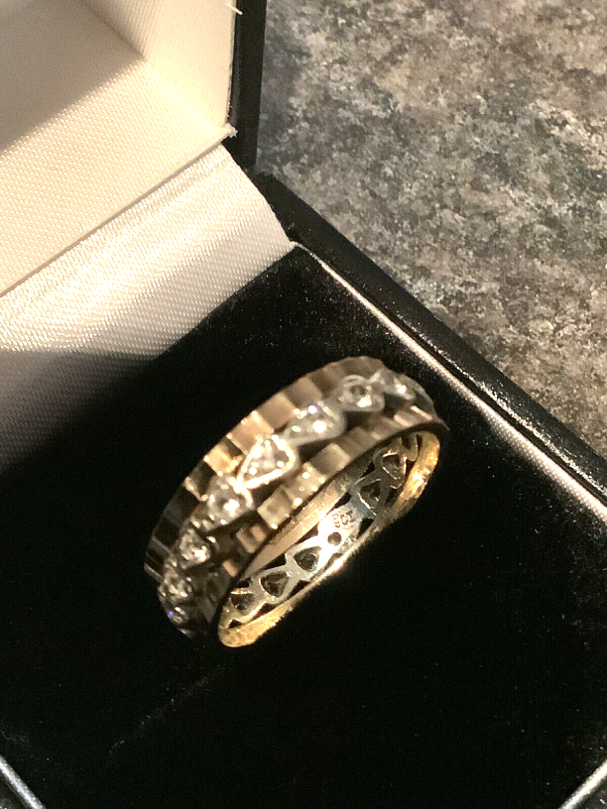 Vintage 9ct diamond-cut clear stone full eternity ring size O
