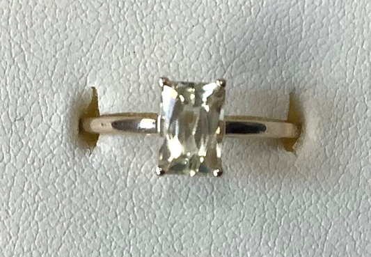 9ct pale yellow solitaire rectangle cut gemstone ring size N1/2 yellow gold