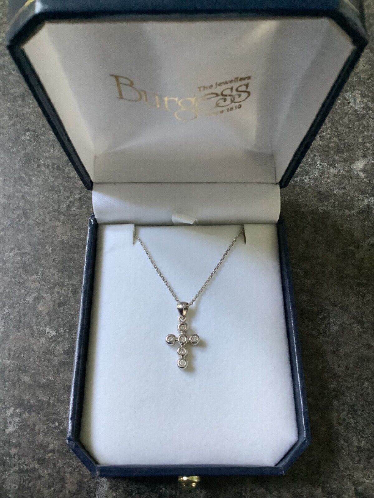 9ct Diamond cross white gold pendant on 18" 9ct white gold chain