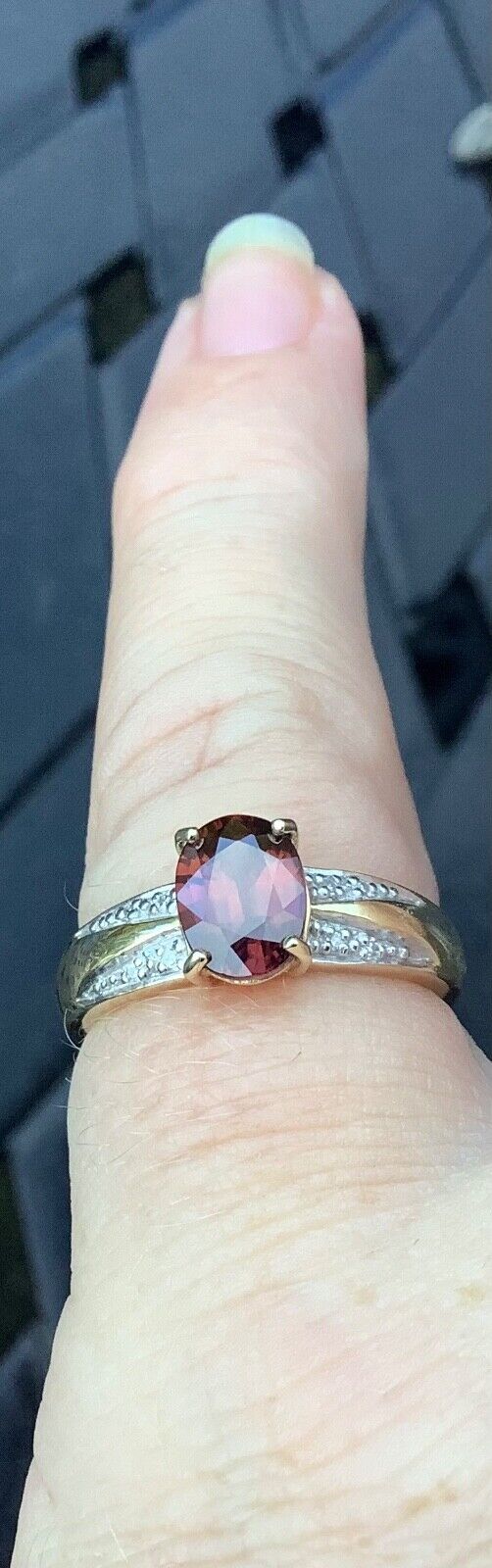 9ct burgundy gemstone diamond rind size N yellow gold hallmarked