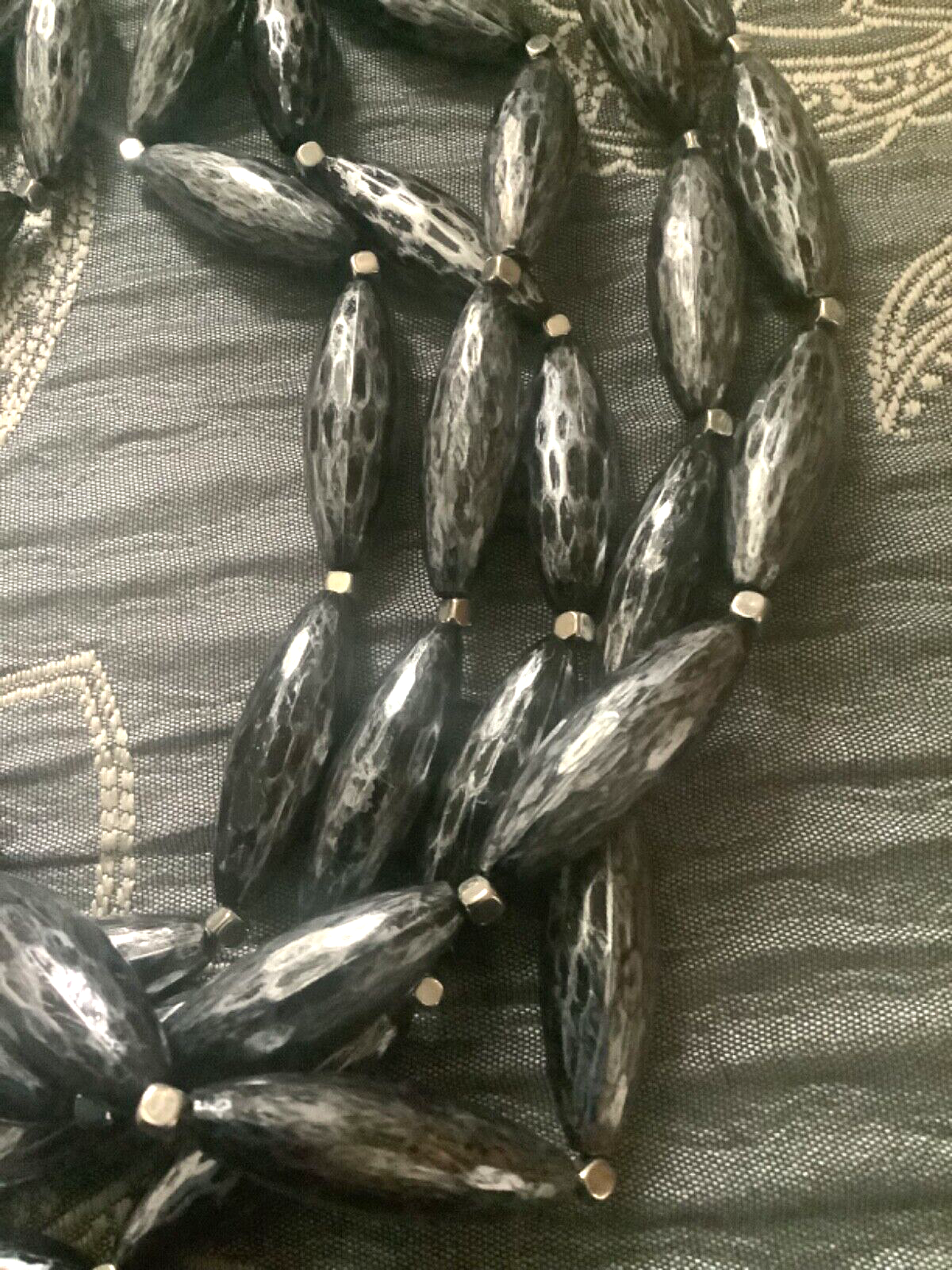 Silver and black multi strand chunky lozenge barrel bead necklace 18-21”