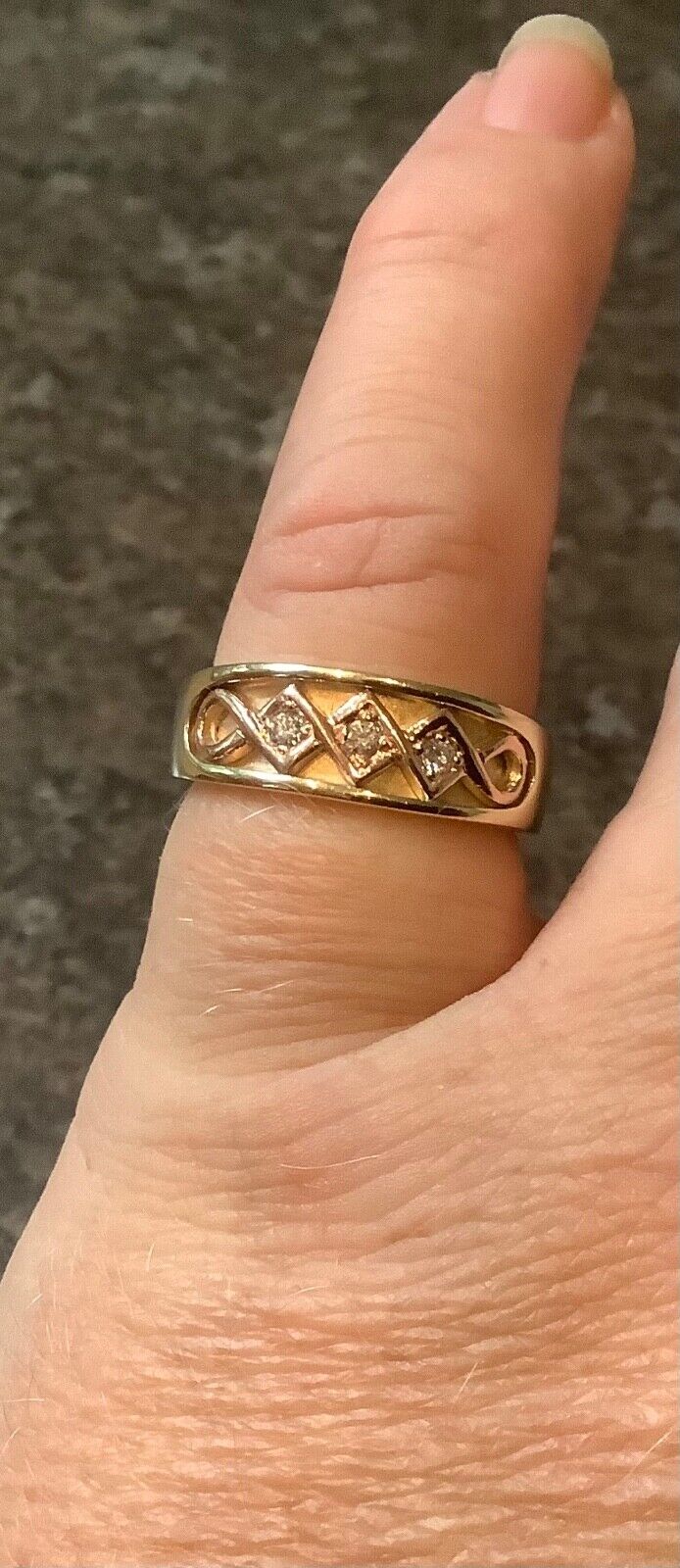 Clogau 9ct Queen Elizabeth Anniversary 3 Diamond ring size O yellow & rose gold
