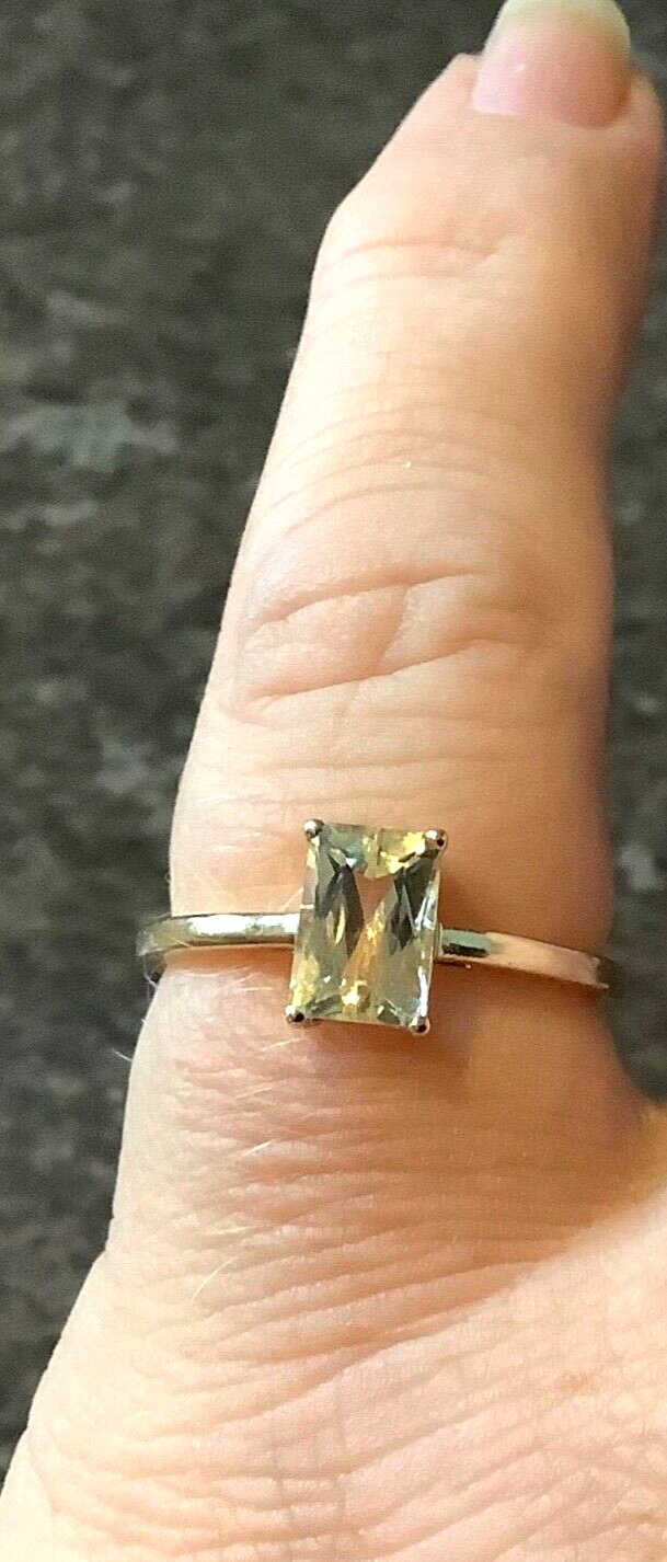9ct pale yellow solitaire rectangle cut gemstone ring size N1/2 yellow gold