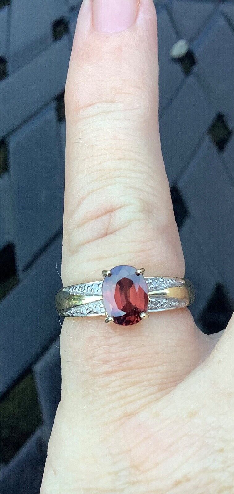 9ct burgundy gemstone diamond rind size N yellow gold hallmarked