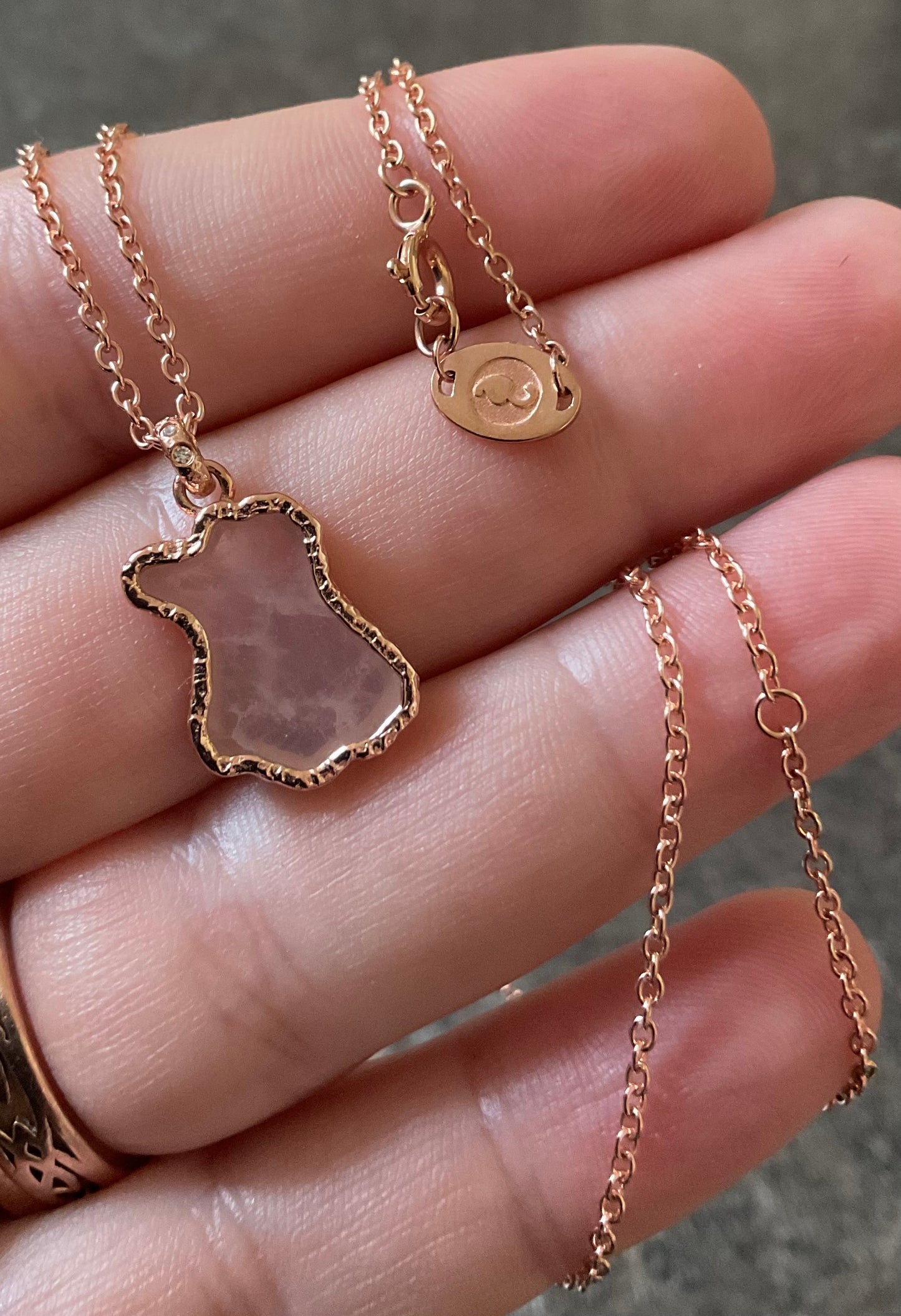 Clogau 9ct Lady of Love Rose Quartz pendant necklace in rose gold 18-22” RRP £580