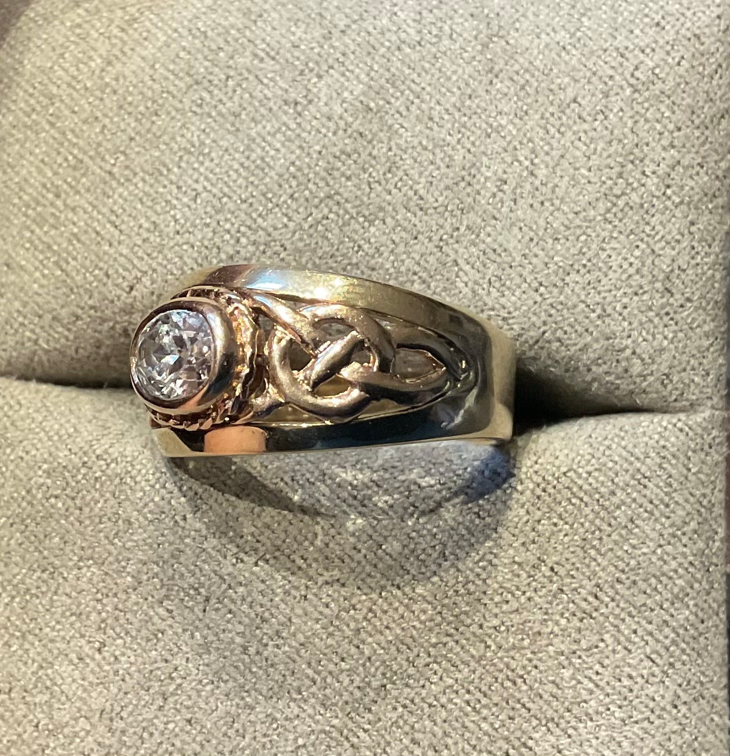 Clogau 9ct St.Davids white topaz Celtic ring size O yellow and rose gold
