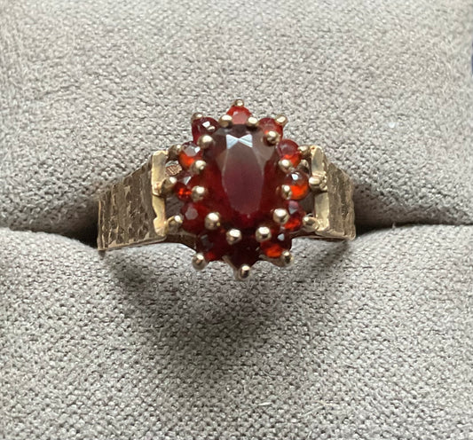 Vintage 9ct Garnet floral yellow gold textured band ring size N Birmingham hallmarked 1975