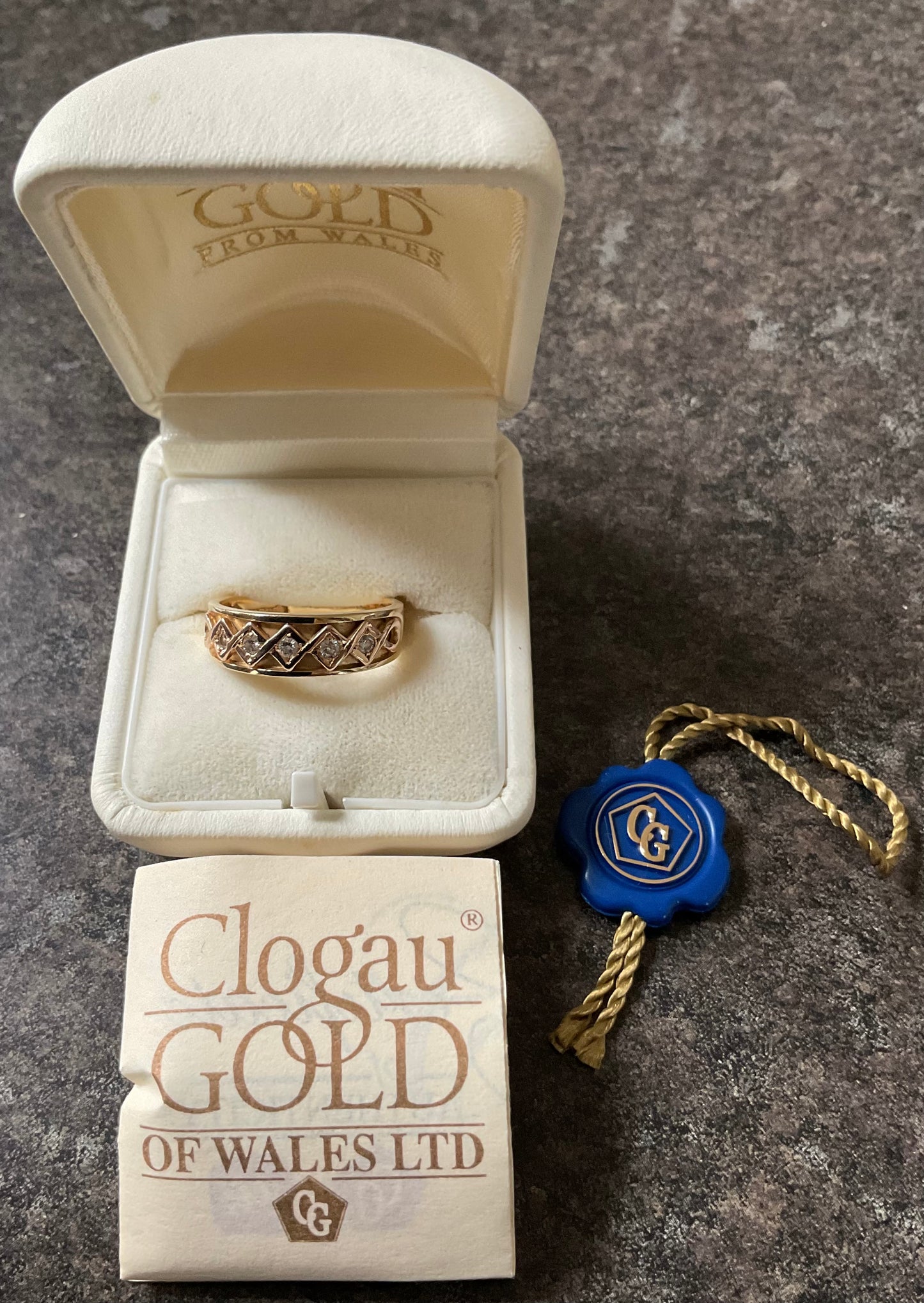 Vintage Clogau 18ct 5 Diamond Queen Elizabeth Anniversary ring size Q1/2 yellow and rose gold original box certificate millennium hallmark