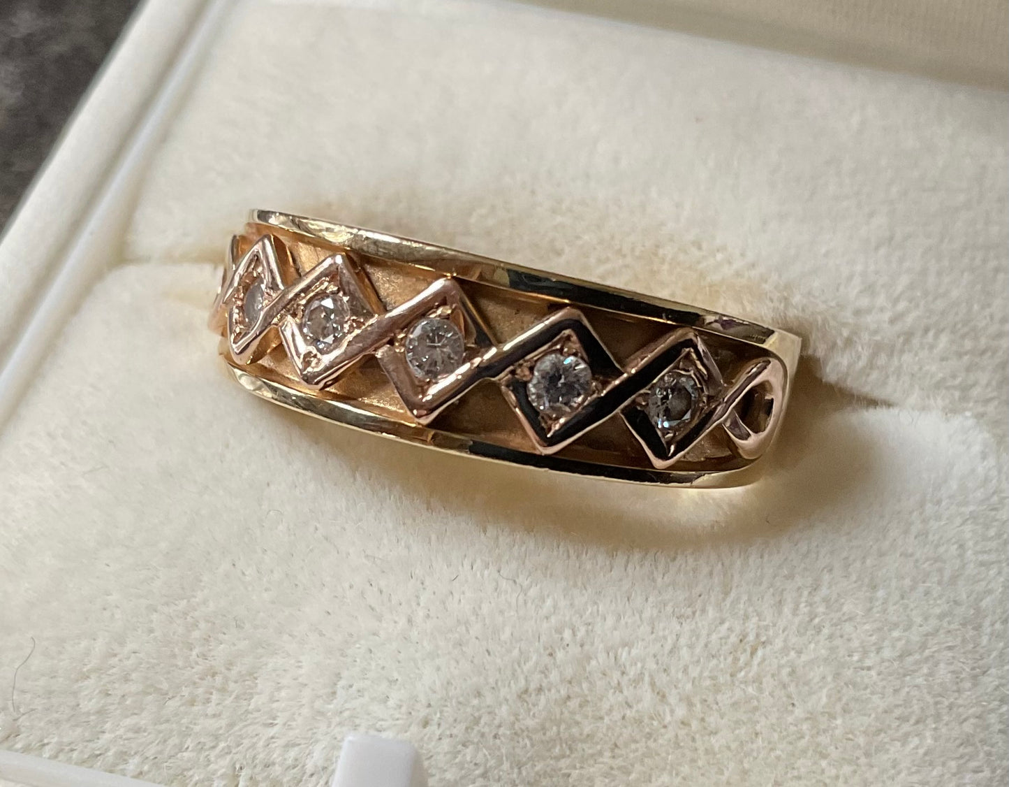 Vintage Clogau 18ct 5 Diamond Queen Elizabeth Anniversary ring size Q1/2 yellow and rose gold original box certificate millennium hallmark