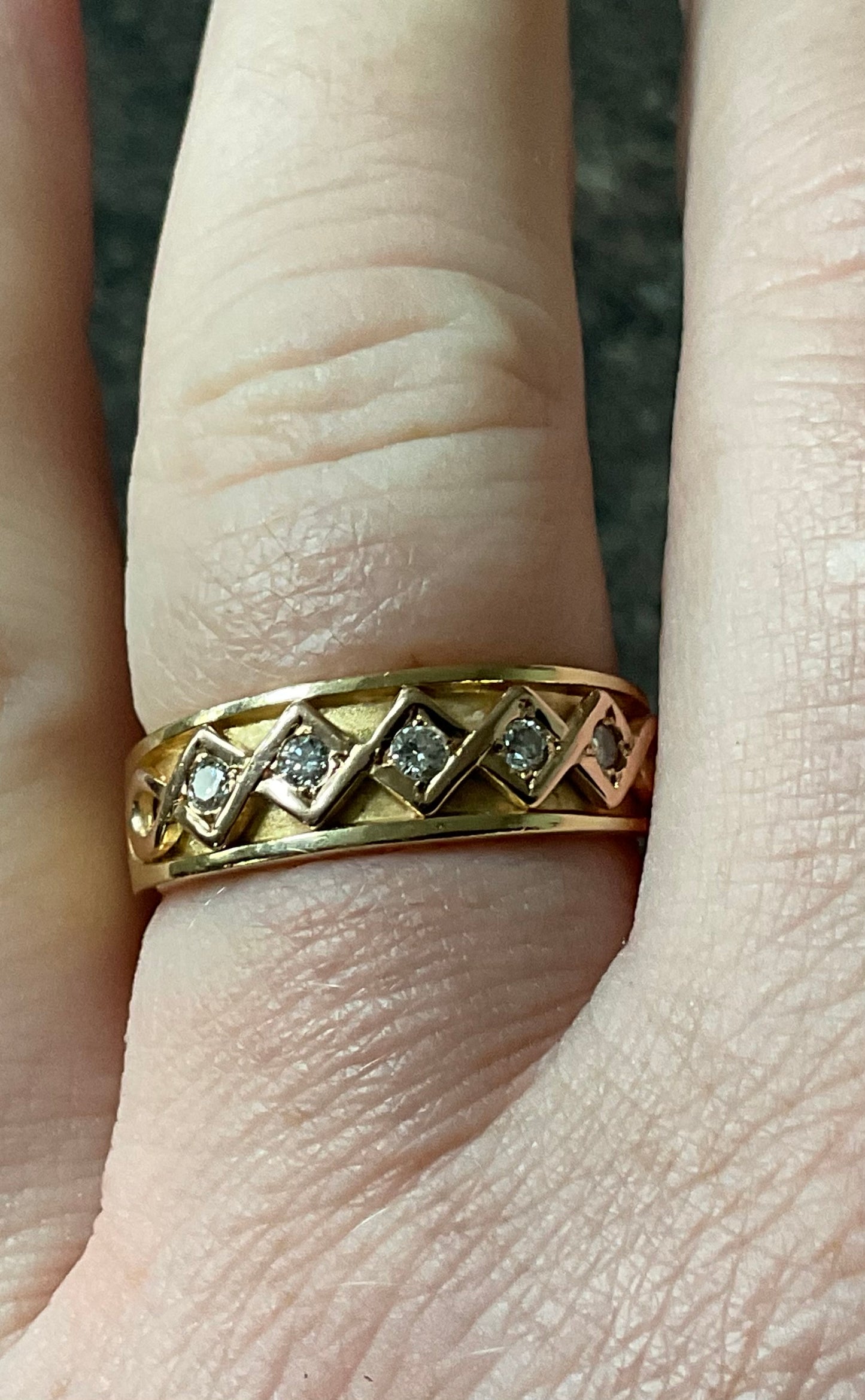 Vintage Clogau 18ct 5 Diamond Queen Elizabeth Anniversary ring size Q1/2 yellow and rose gold original box certificate millennium hallmark