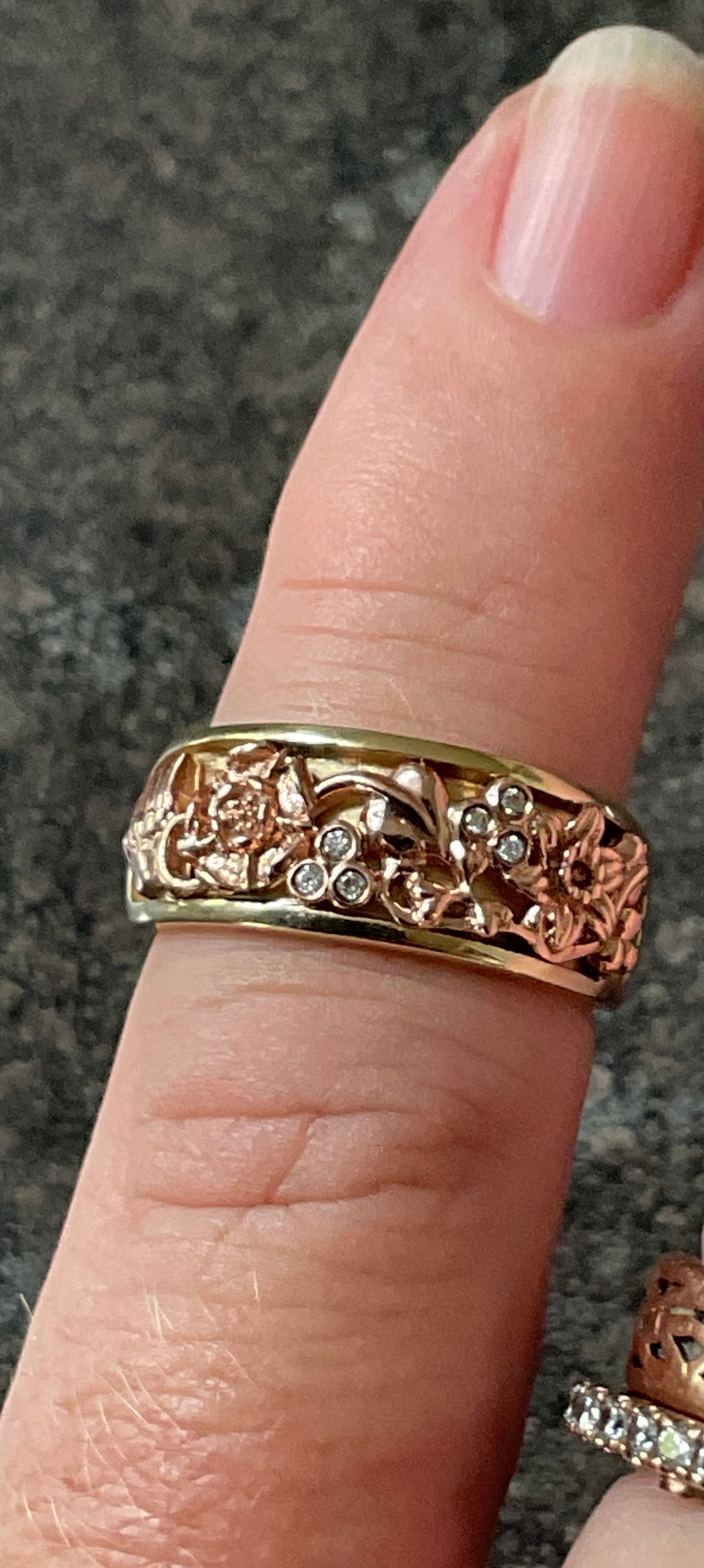 Clogau 9ct Queens Diamond Jubilee Limited Edition ring size J yellow and rose gold edition number 31/2012