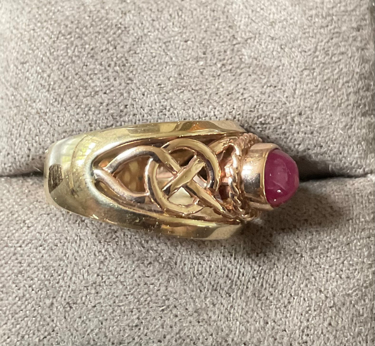 Vintage Clogau Ruby Cabochon St. David’s Celtic band ring size K1/2 yellow and rose gold 1996