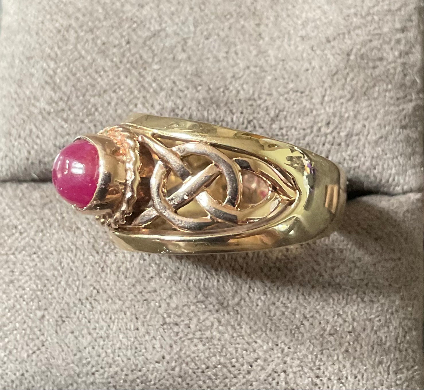 Vintage Clogau Ruby Cabochon St. David’s Celtic band ring size K1/2 yellow and rose gold 1996