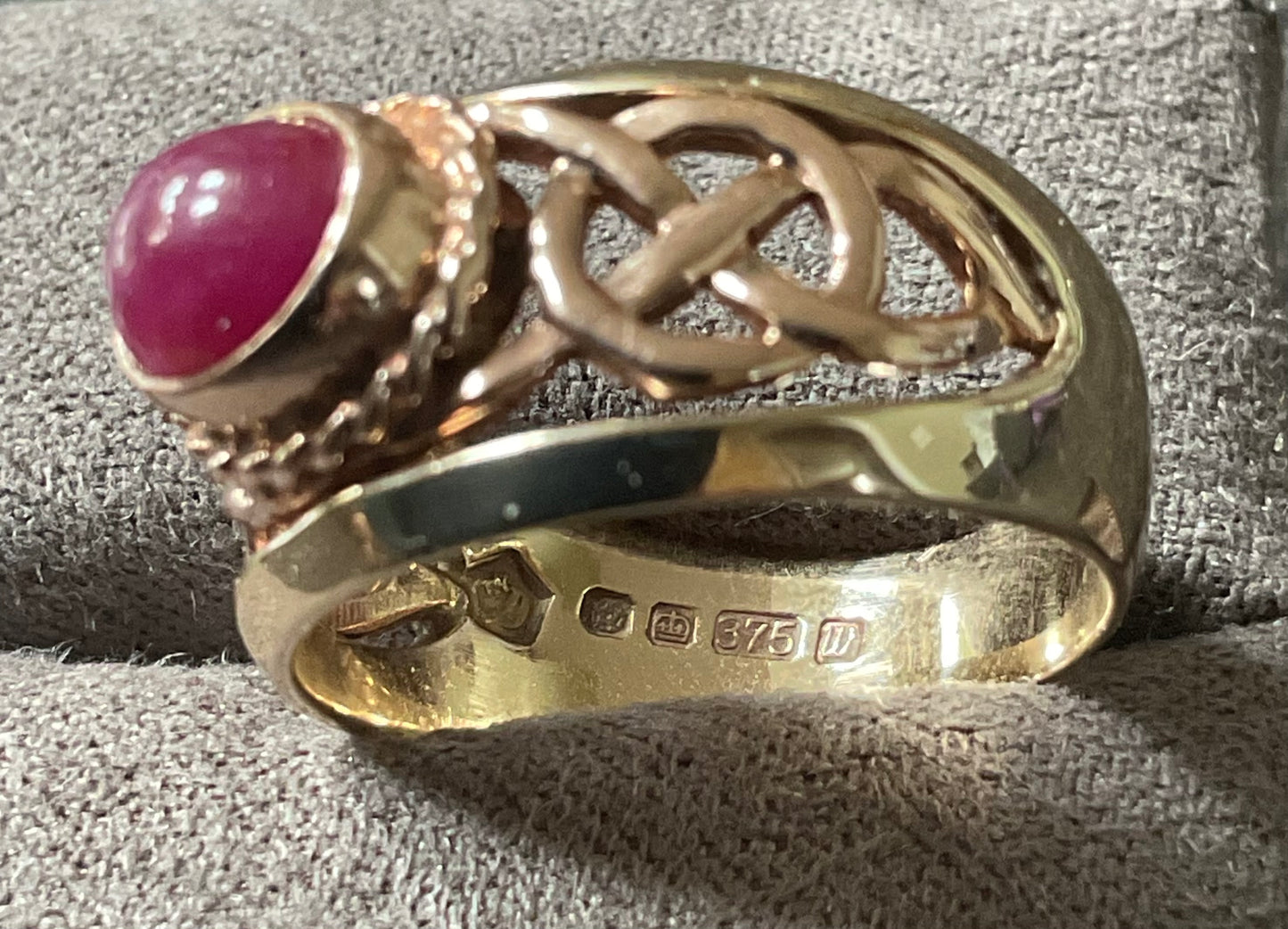 Vintage Clogau Ruby Cabochon St. David’s Celtic band ring size K1/2 yellow and rose gold 1996