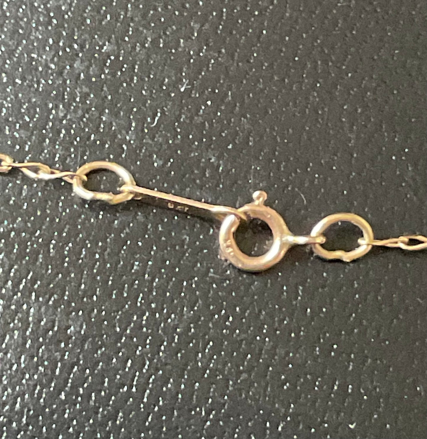 9ct Pearl and Diamond pendant necklace on 18" fine chain