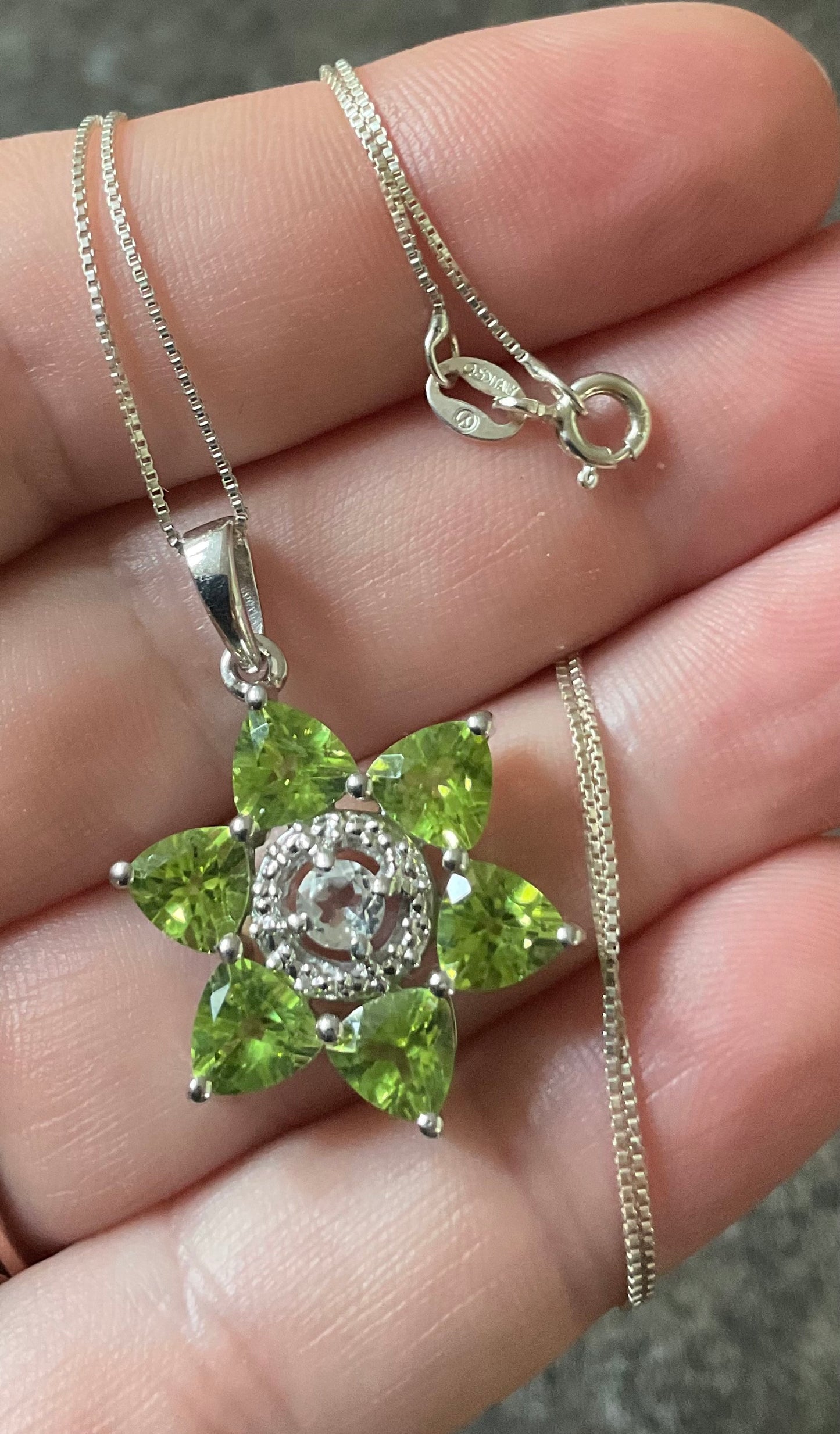 925 Peridot and zircon flower cluster pendant 18” necklace sterling silver 3x2cm TGGC