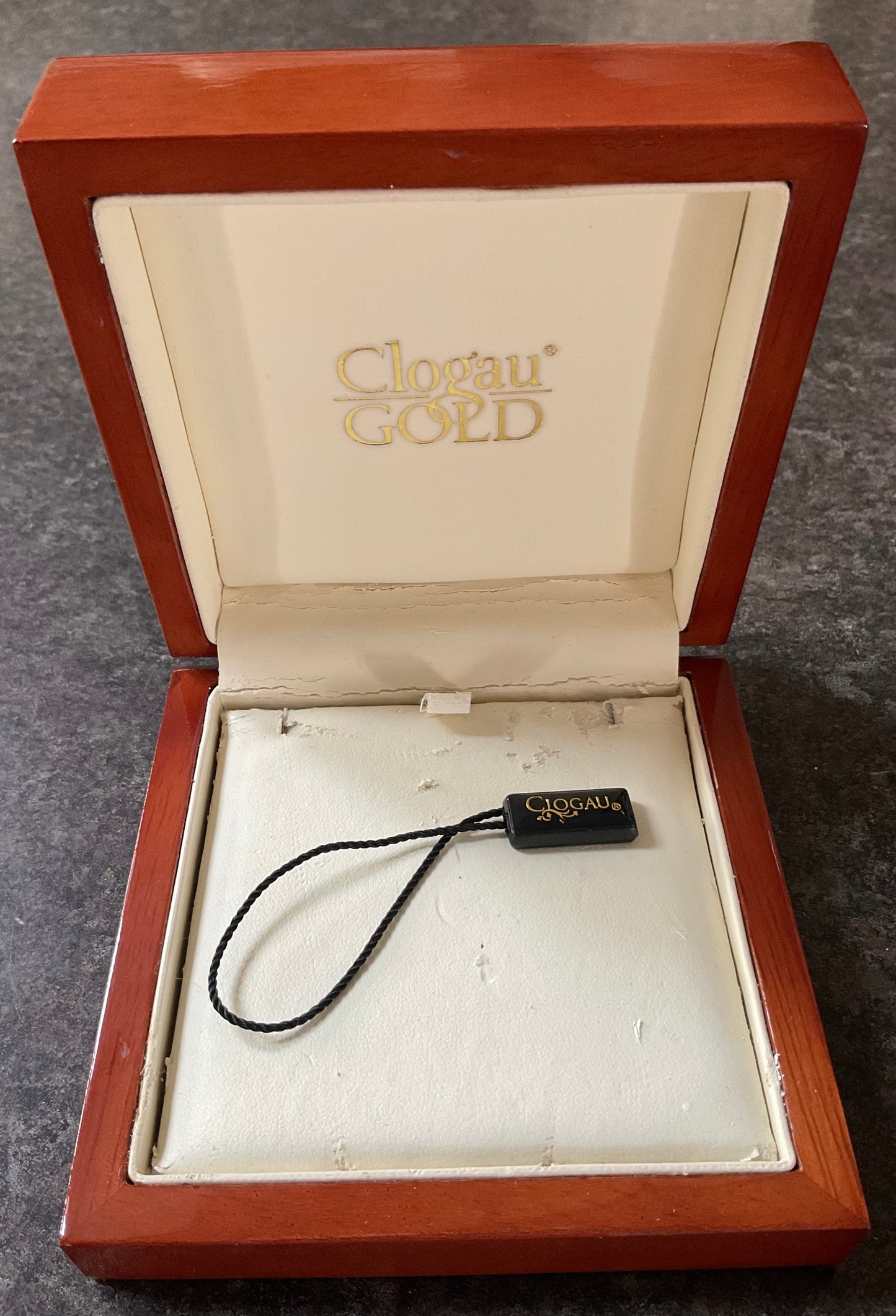 Clogau 9ct Royal Stag Garnet Cabochon Rose Gold necklet 17” necklace Very Rare