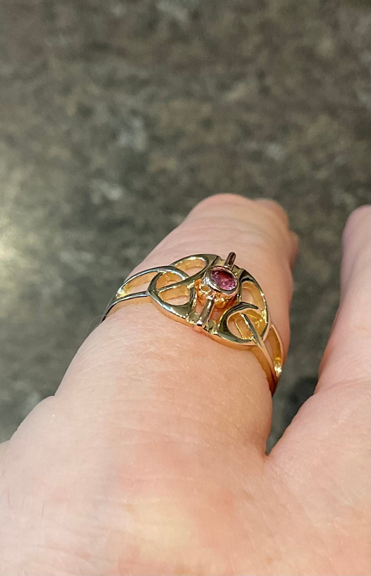 Vintage Clogau Tryfan 9ct Pink Sapphire Celtic knot Unisex ring size O in yellow and rose gold