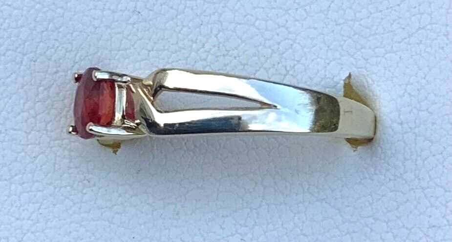 9ct red gemstone oval ring 5x4mm size N solitaire yellow gold