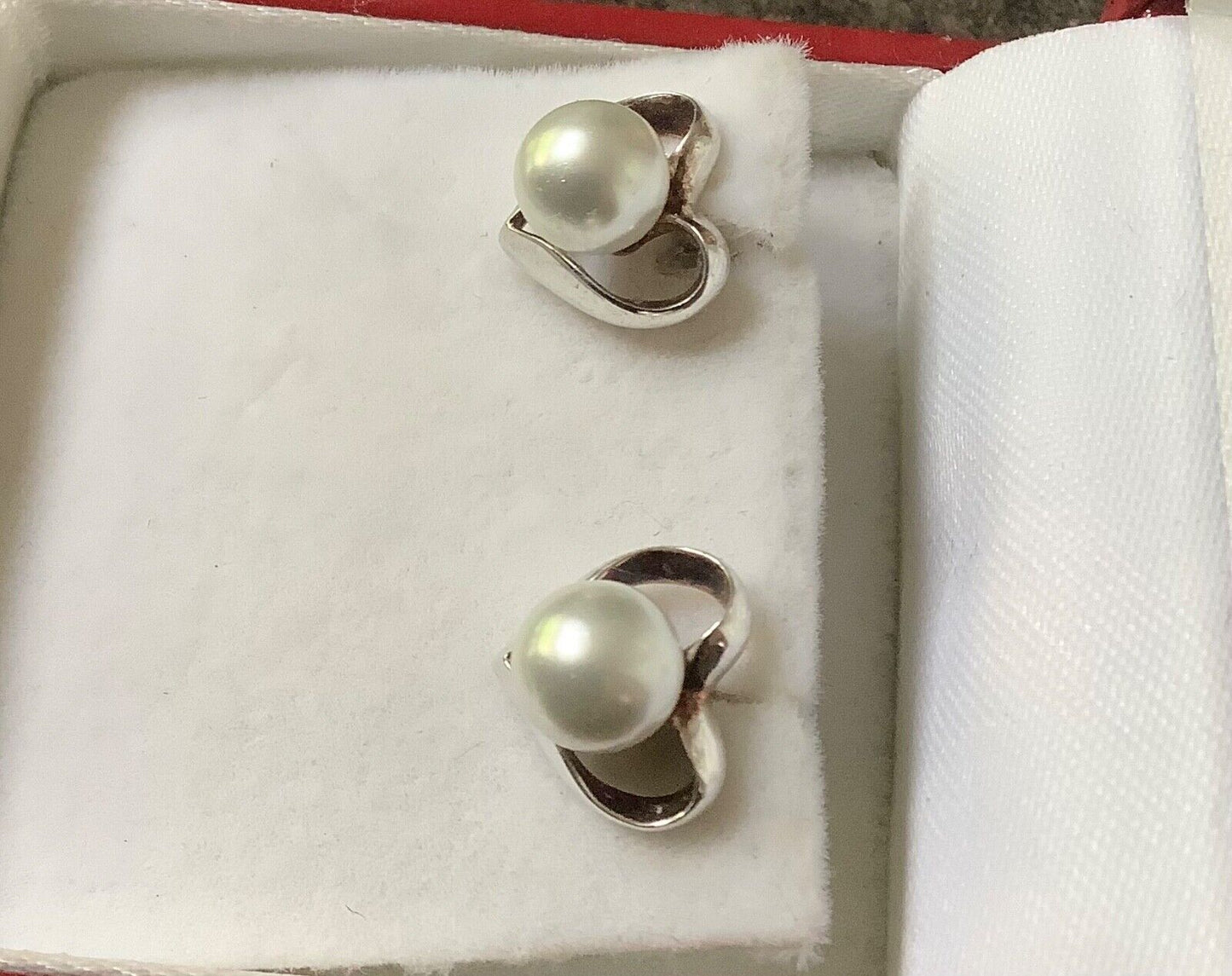 925 Silver and pearl heart stud earrings