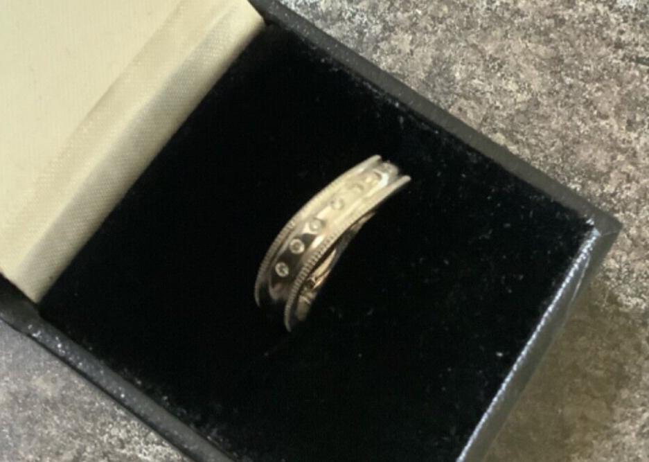 9ct white gold natural diamond wave band ring size M1/2