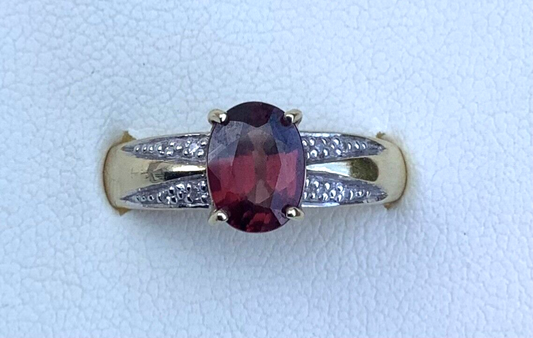 9ct burgundy gemstone diamond rind size N yellow gold hallmarked
