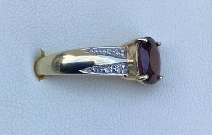 9ct burgundy gemstone diamond rind size N yellow gold hallmarked