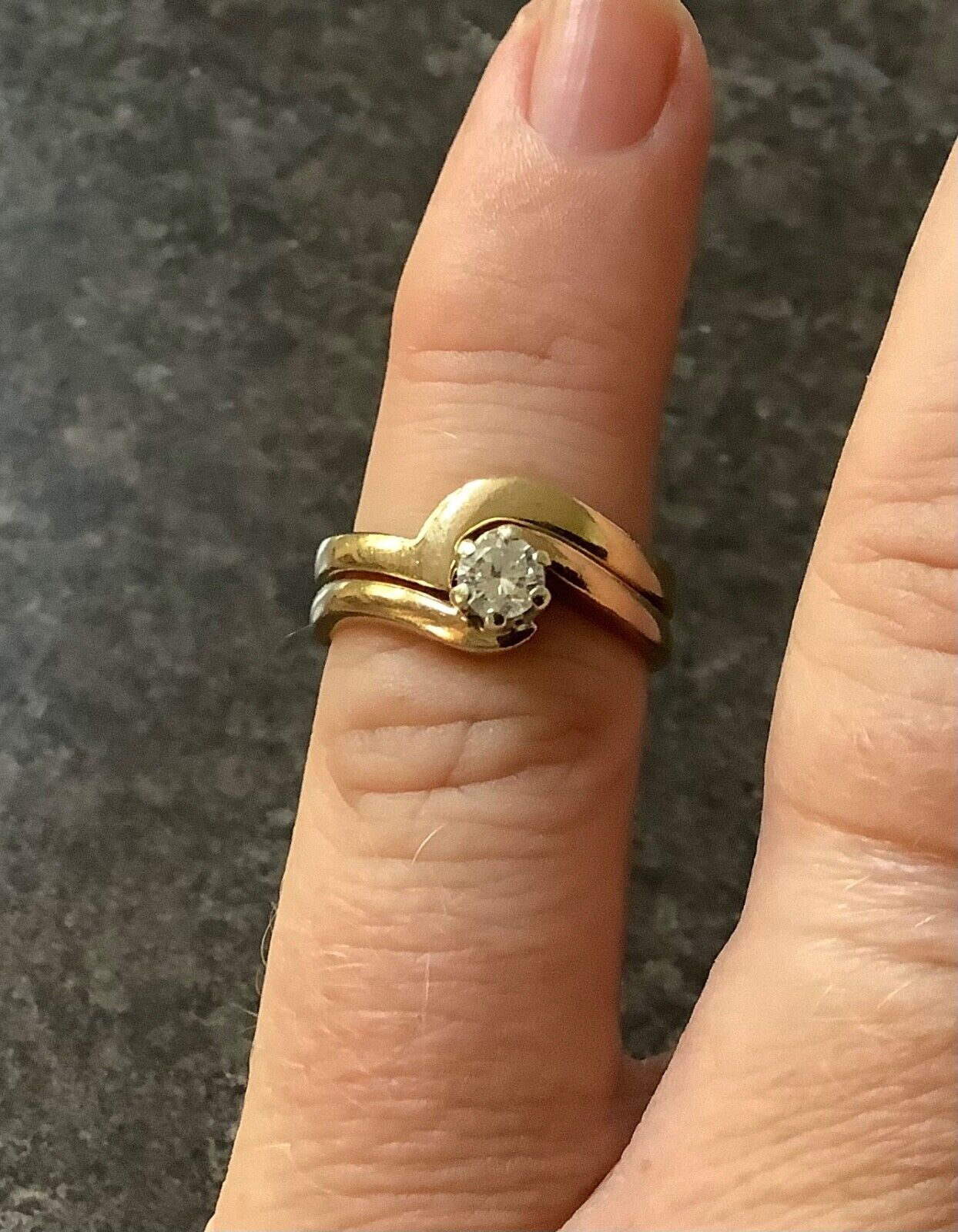 9ct diamond 0.25ct solitaire engagement ring & 9ct wedding ring J1/2 y. gold set
