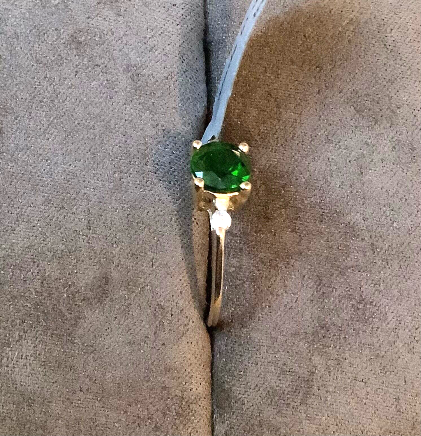 9ct chrome diopside and clear stone ring size N1/2 yellow gold