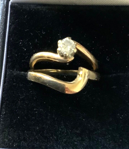 9ct diamond 0.25ct solitaire engagement ring & 9ct wedding ring J1/2 y. gold set